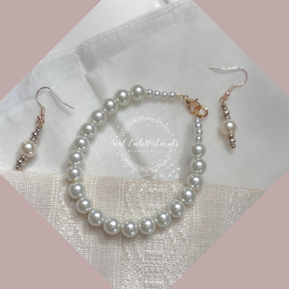 NEW: Soul Embellishment’s™️ Pearl Bracelet and Earring Set